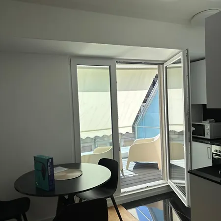 Apartamento 2 Minutes Walking From Train Station